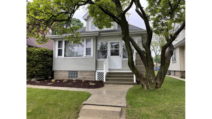 979 W Morgan Ave Milwaukee, WI 53221 by Koshere Realty $198,900