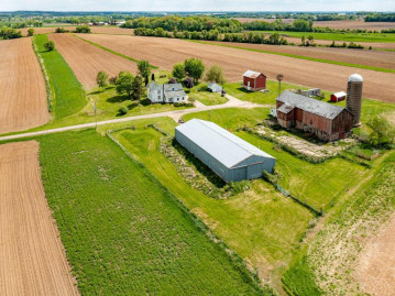 N2566 Benninger Rd, Elba, WI 53579