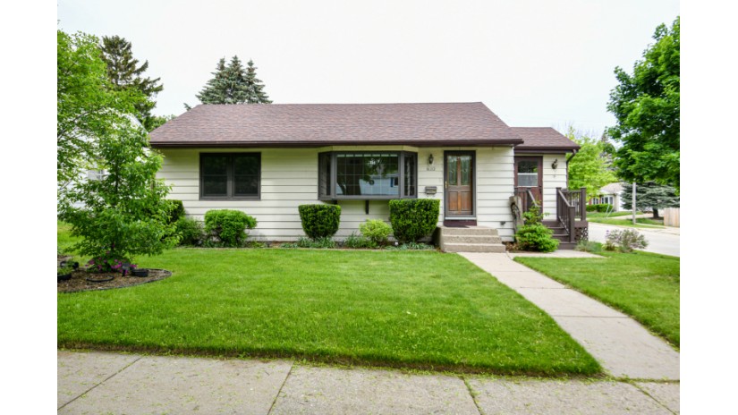 4103 S Lipton Ave Saint Francis, WI 53235 by Shorewest Realtors $200,000