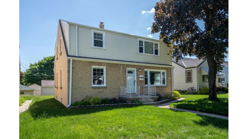 3752 S Lenox St Milwaukee, WI 53207 by Lannon Stone Realty LLC $289,000