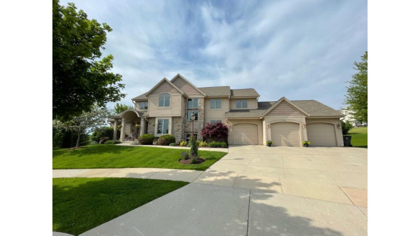 2226 Deer Path Waukesha, WI 53189 by ListWithFreedom.com $625,000