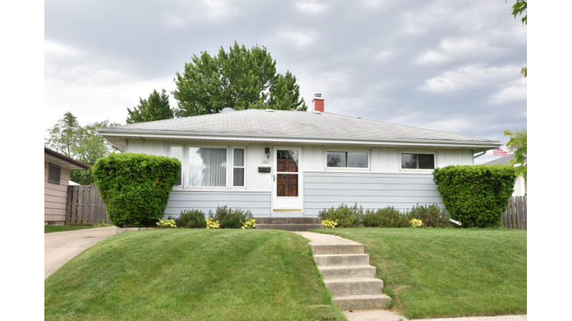 1821 W Salem St Milwaukee, WI 53221 by Shorewest Realtors $229,900