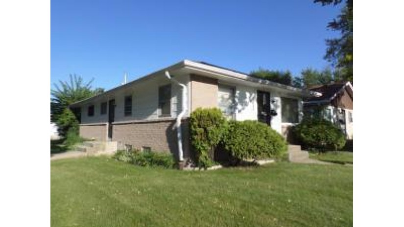 4876 N 44th St Milwaukee, WI 53218 by Realty Dynamics $129,900