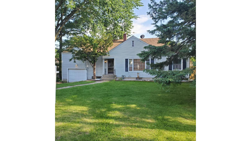 411 Hickory St Fort Atkinson, WI 53538 by RE/MAX Realty Center $249,900