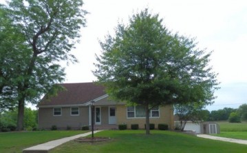 207 Sharp Ave, Reeseville, WI 53579-9695