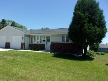 523 N 13th St, Oostburg, WI 53070-1130