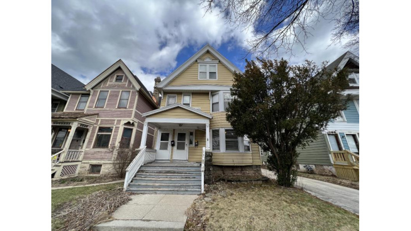 2524 N Oakland Ave 2526 Milwaukee, WI 53211 by Smart Asset Realty Inc $395,000