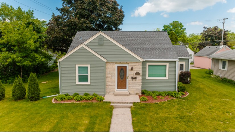 713 S Grand Ave Waukesha, WI 53186 by Shorewest Realtors $254,900