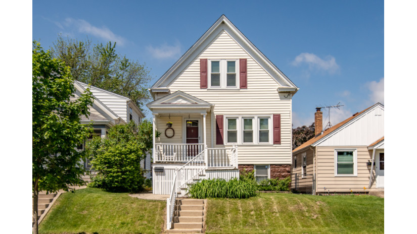 3241 S 14th St Milwaukee, WI 53215 by Shorewest Realtors $225,000