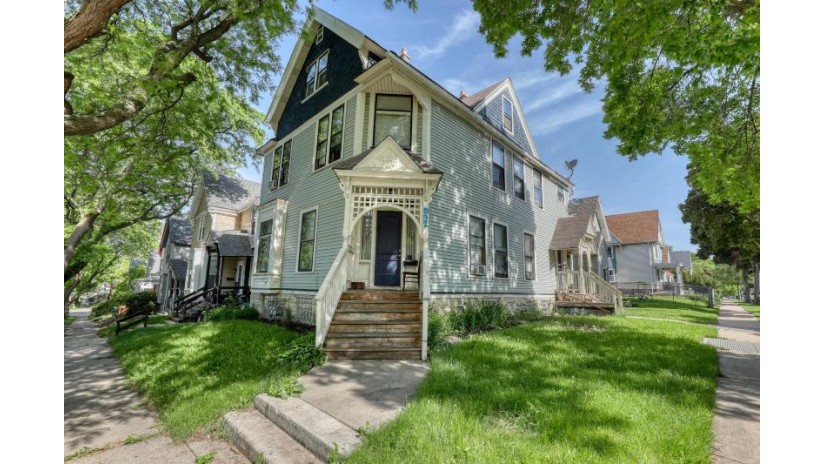 2207 N Booth St Milwaukee, WI 53212 by RE/MAX Service First $300,000