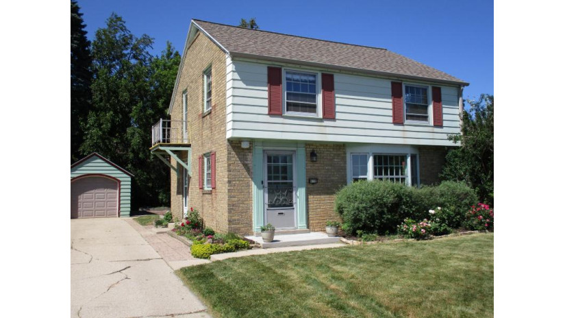 610 Pine St South Milwaukee, WI 53172 by Briesemeister Realty & Appraisal Services, LLC $250,000