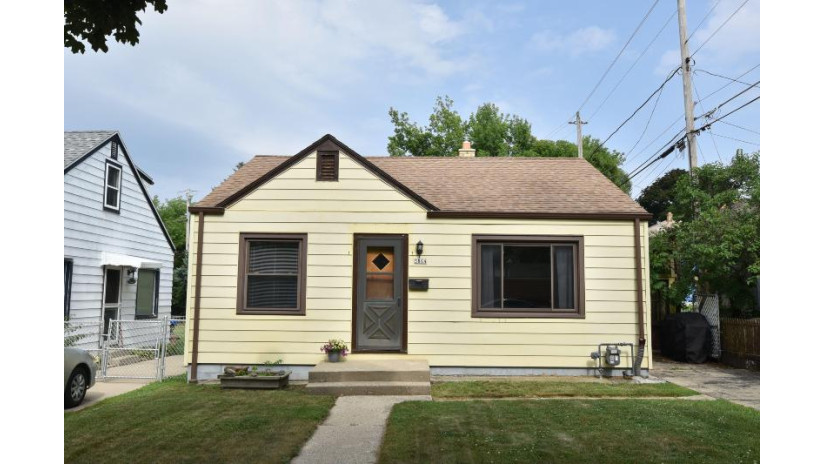 3864 S Lenox St Milwaukee, WI 53207 by Real Broker LLC $165,000