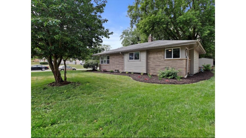 3820 Brooklawn Cir South Milwaukee, WI 53172 by First Weber Inc - Delafield $279,900