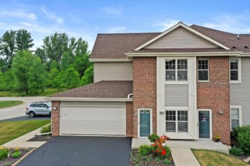 408 Forest Ridge Ct, Saukville, WI 53080