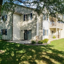 996 Spring Ct, Newburg, WI 53095-9504