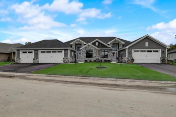 7885 W Stone Ridge Dr 70-1, Lannon, WI 53046