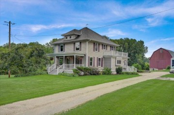 W4361 Raasch Hill Rd, Hubbard, WI 53032