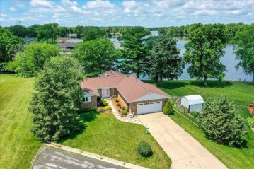 451 Maunesha Dr, Marshall, WI 53559-9357