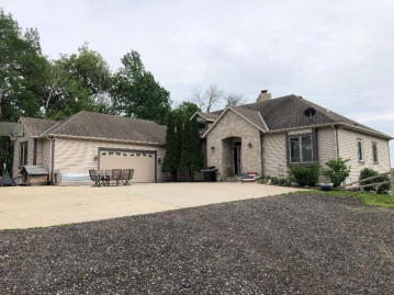 W4219 Robin Rd, Lebanon, WI 53098-4674