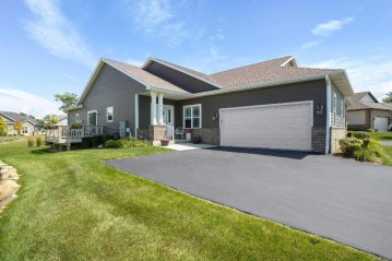 233 Settlement Dr, Rochester, WI 53105