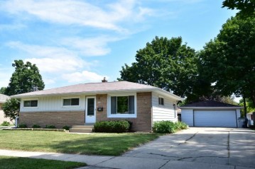 3982 S 75th St, Milwaukee, WI 53220-2318