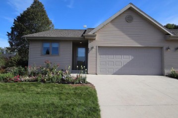 1165 Robins Nest Ct, New Holstein, WI 53061-1692