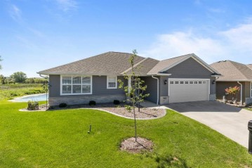 1015 W Cecilia Court, Grand Chute, WI 54913