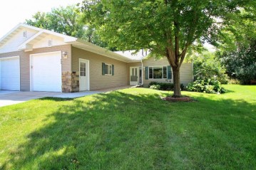 704 Riverview Ct, Jefferson, WI 53549