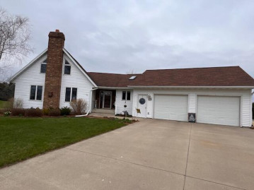 105 Sunset Dr, Caledonia, MN 55921