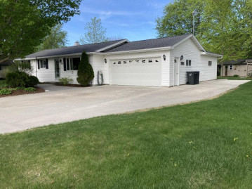 110 Moraine Dr, Elkhart Lake, WI 53020