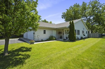 1337 9th Ave, Union Grove, WI 53182