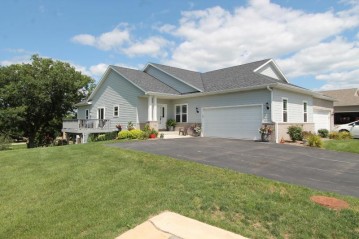 273 Oak Hill Cir, Rochester, WI 53105-7248