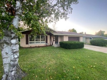 5208 Millbank Rd, Greendale, WI 53129-1238