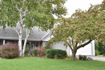 8586 N Meadowside Ct, Brown Deer, WI 53223-3161