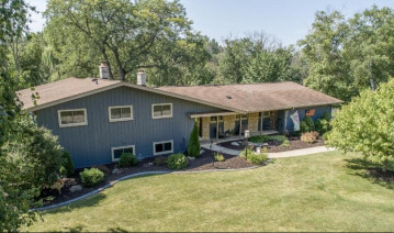 8201 Fairmont Ln, Greendale, WI 53129-2103