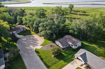 704 Willow Ln, Horicon, WI 53032-1045