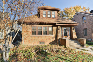 1658 S 52nd St, West Milwaukee, WI 53214-5320