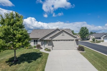 N1545 Meadow Park Drive, Greenville, WI 54942