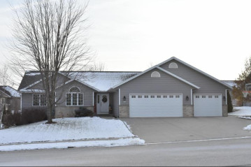 401 East Field Dr, Oostburg, WI 53070