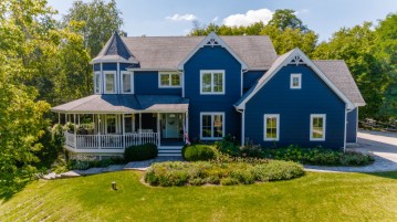 W1022 Ski Hill Dr, Spring Prairie, WI 53105-2633