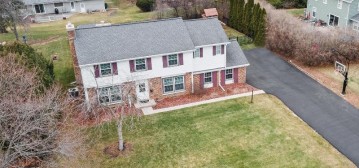 431 Susan Ln, Thiensville, WI 53092-1450