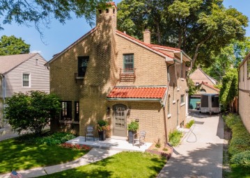 168 N 89th St, Wauwatosa, WI 53226-4502