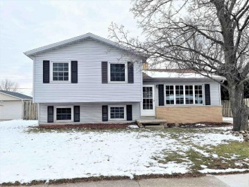 1254 Honeysuckle Lane, Neenah, WI 54956