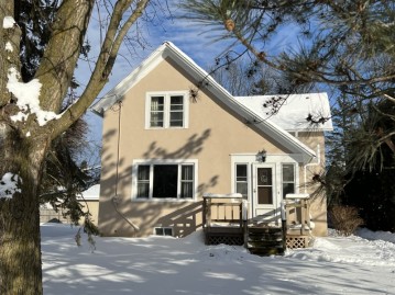 7262 N Lake St, Lannon, WI 53046-9710