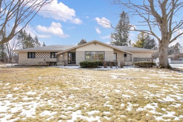 6615 W Donges Ln, Brown Deer, WI 53223-1244