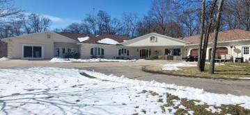 903 W Hazel Ridge Rd, Elkhorn, WI 53121