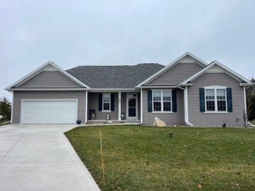 226 Kettle Ridge Circle, Glenbeulah, WI 53023-1155