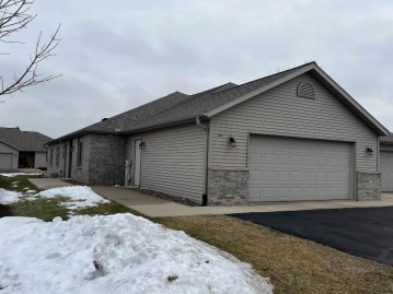 556 Clemens Ct 11, Portage, WI 53901