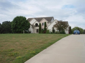 5900 Stefanie Way, Caledonia, WI 53108-9563