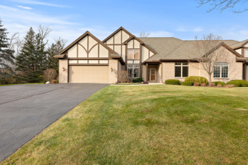 21050 Black Walnut Ln A, Brookfield, WI 53045-4059